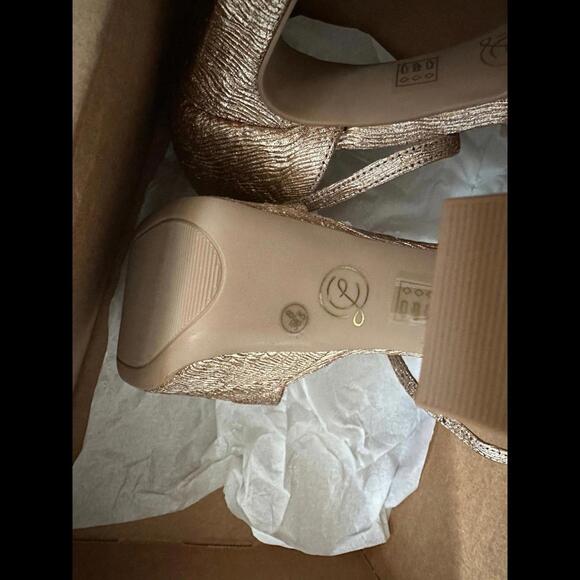 NEW Chinese Laundry Asher Gold Chunky Platform Ankle Strap Sandals Size 8 - Picture 5 of 7